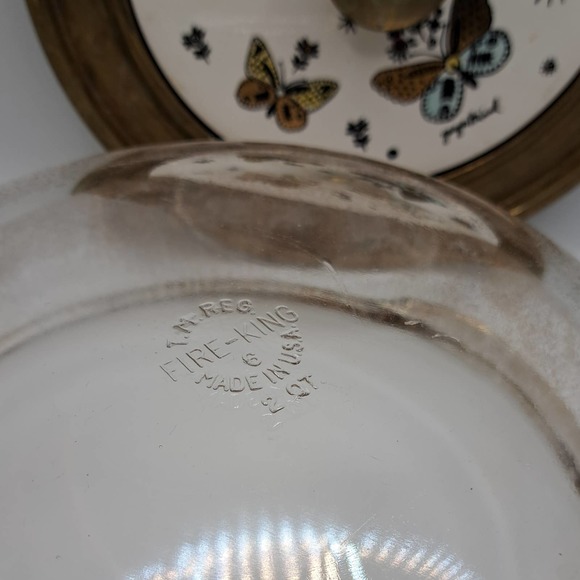 VINTAGE 1960's Georges Briard Fire King Covered Casserole in Brass Gold Flecked - Picture 3 of 5